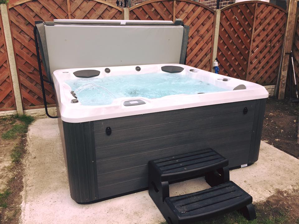 Chronic Pain and Hot Tubs, Do They Really Help? 5 Chronic Pain and Hot Tubs