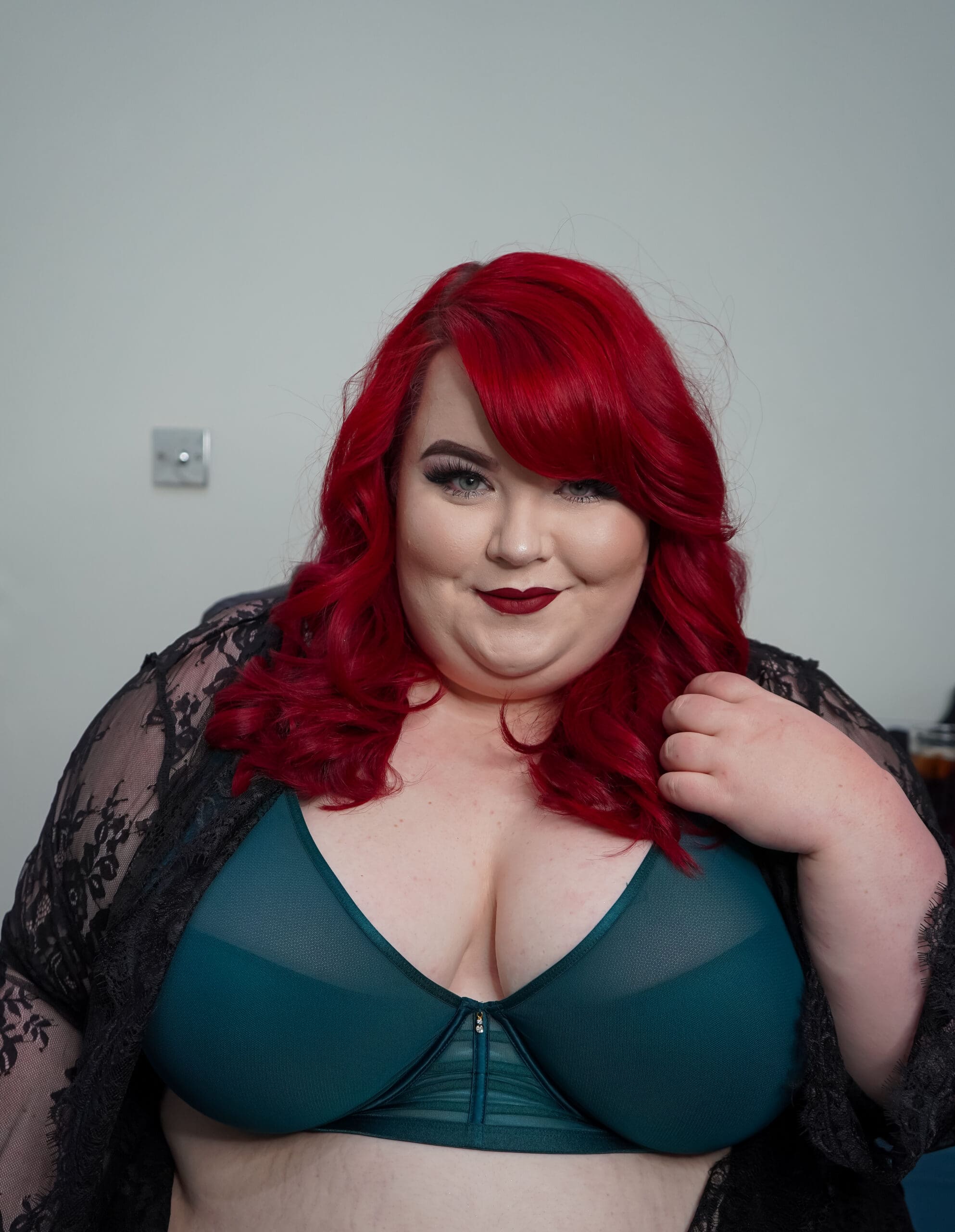 Evans Rebrand - Plus Size Try On 4 Evans Green City Chic Arizona Longline Contour Bra, georgina grogan