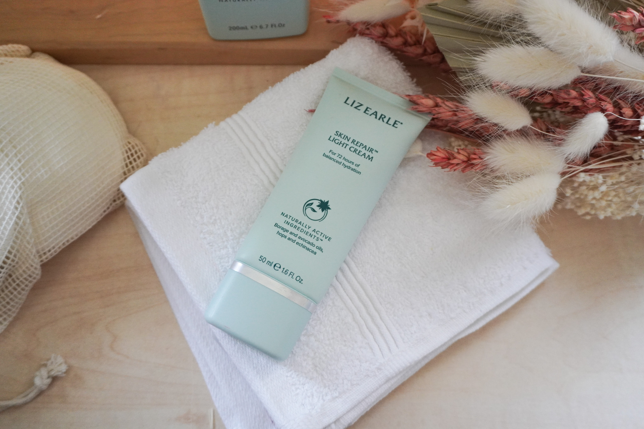 Ad - Liz Earle Cleanse & Glow™ Transforming Gel Cleanser Launch! 4 Liz Earle Skin Repair™ Light Cream