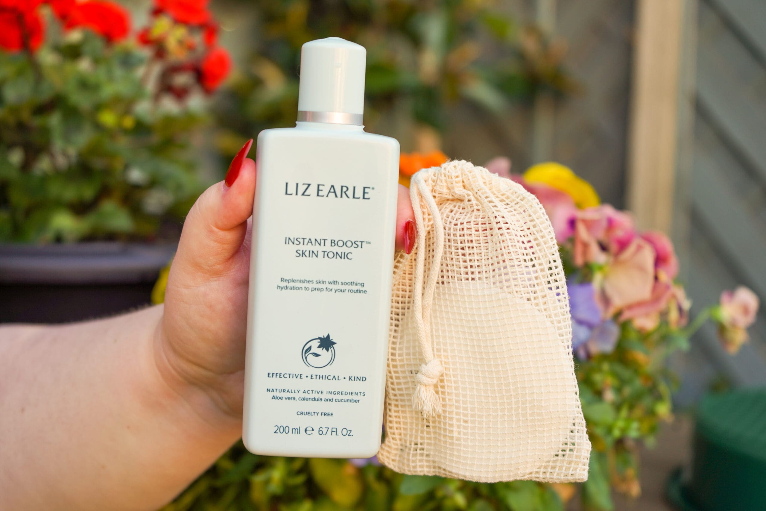 AD 3 Ways to Use Liz Earle Instant Boost™ Skin Tonic 3 georgina grogan, Liz Earle Instant Boost™ Skin Tonic