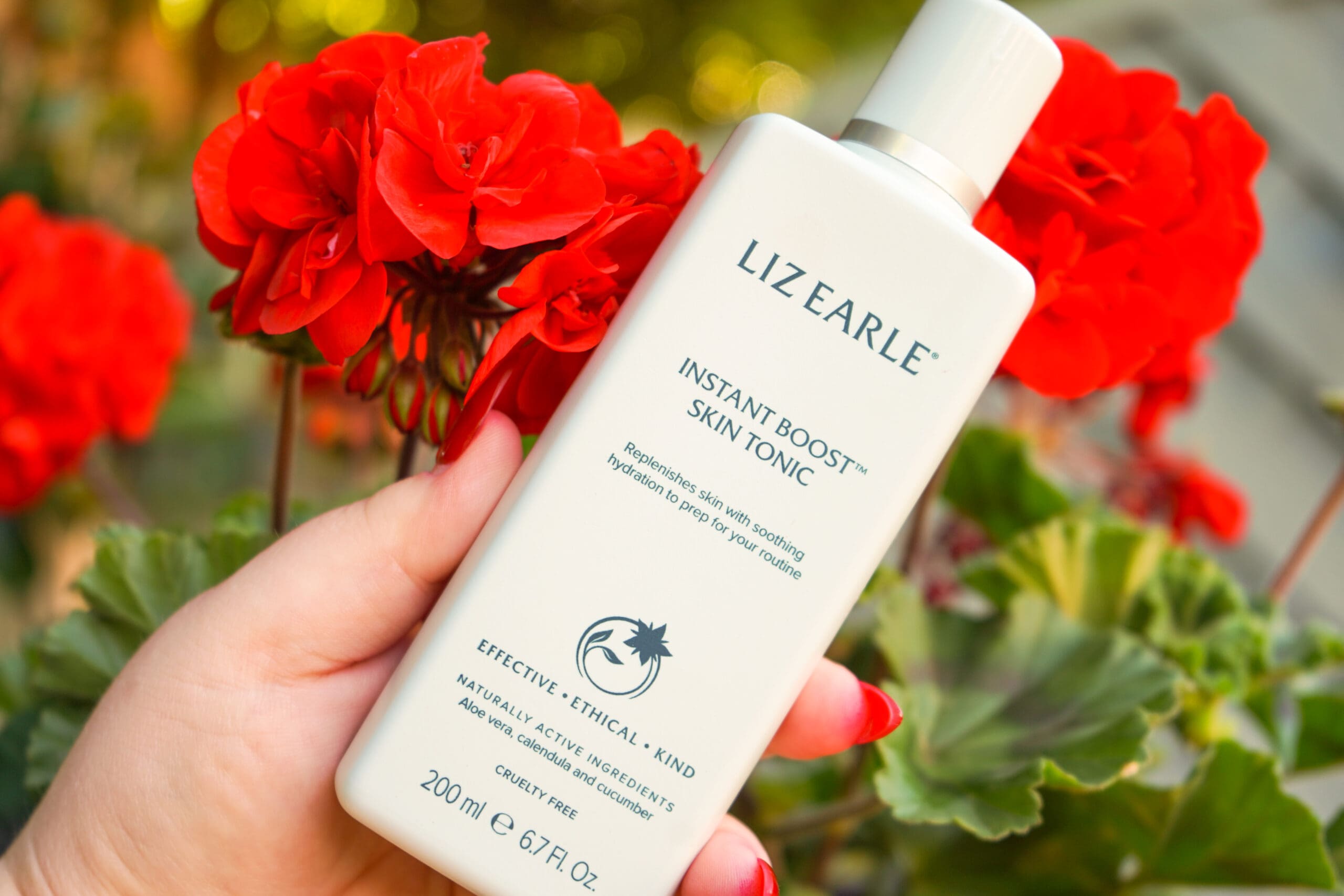 AD 3 Ways to Use Liz Earle Instant Boost™ Skin Tonic 2 Liz Earle Instant Boost™ Skin Tonic, georgina grogan