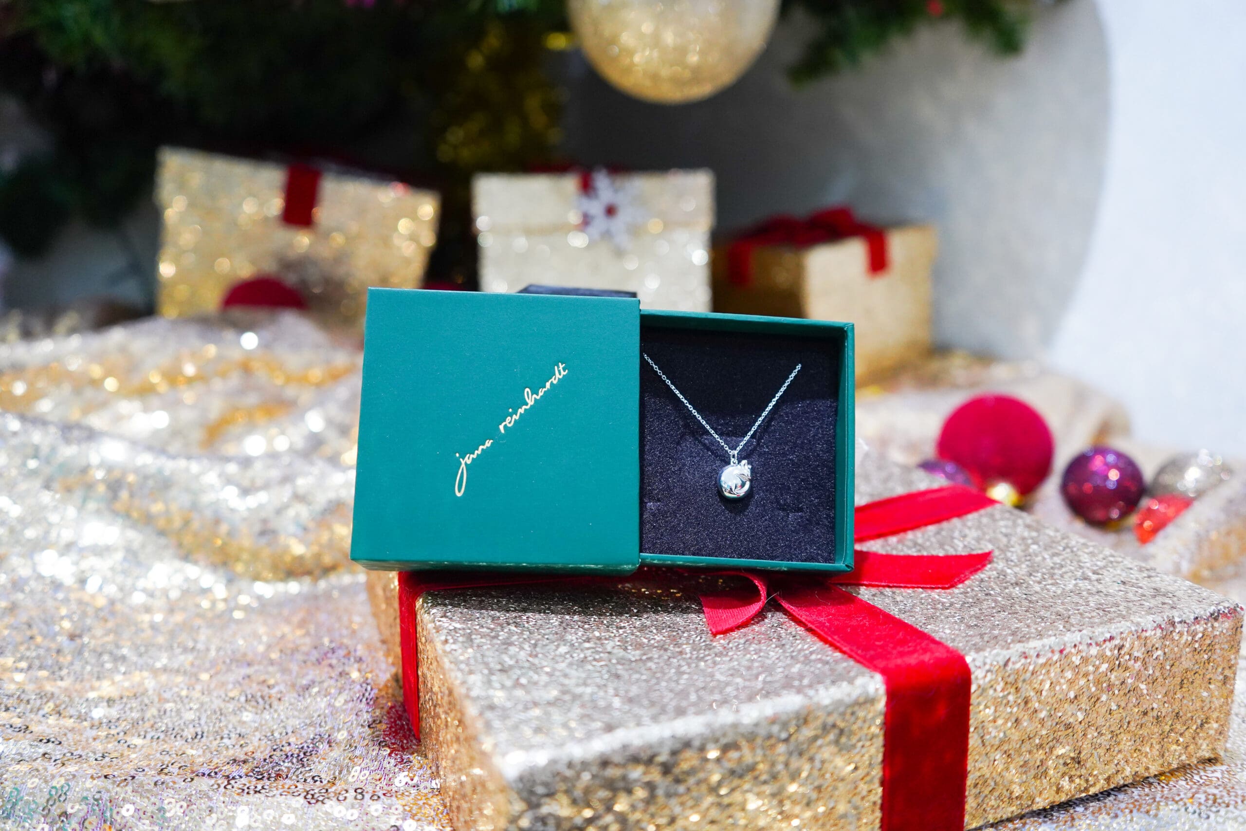 Women’s Christmas Gift Guide 2022 6 Jane Reinhardt – Cat Necklace (Curled Up)