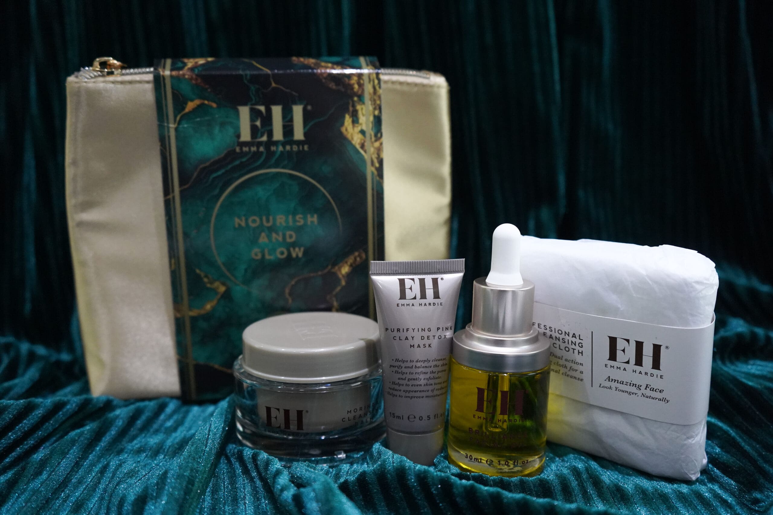Christmas Gift Guide 2024 8 Emma Hardie Nourish & Glow Gift Set