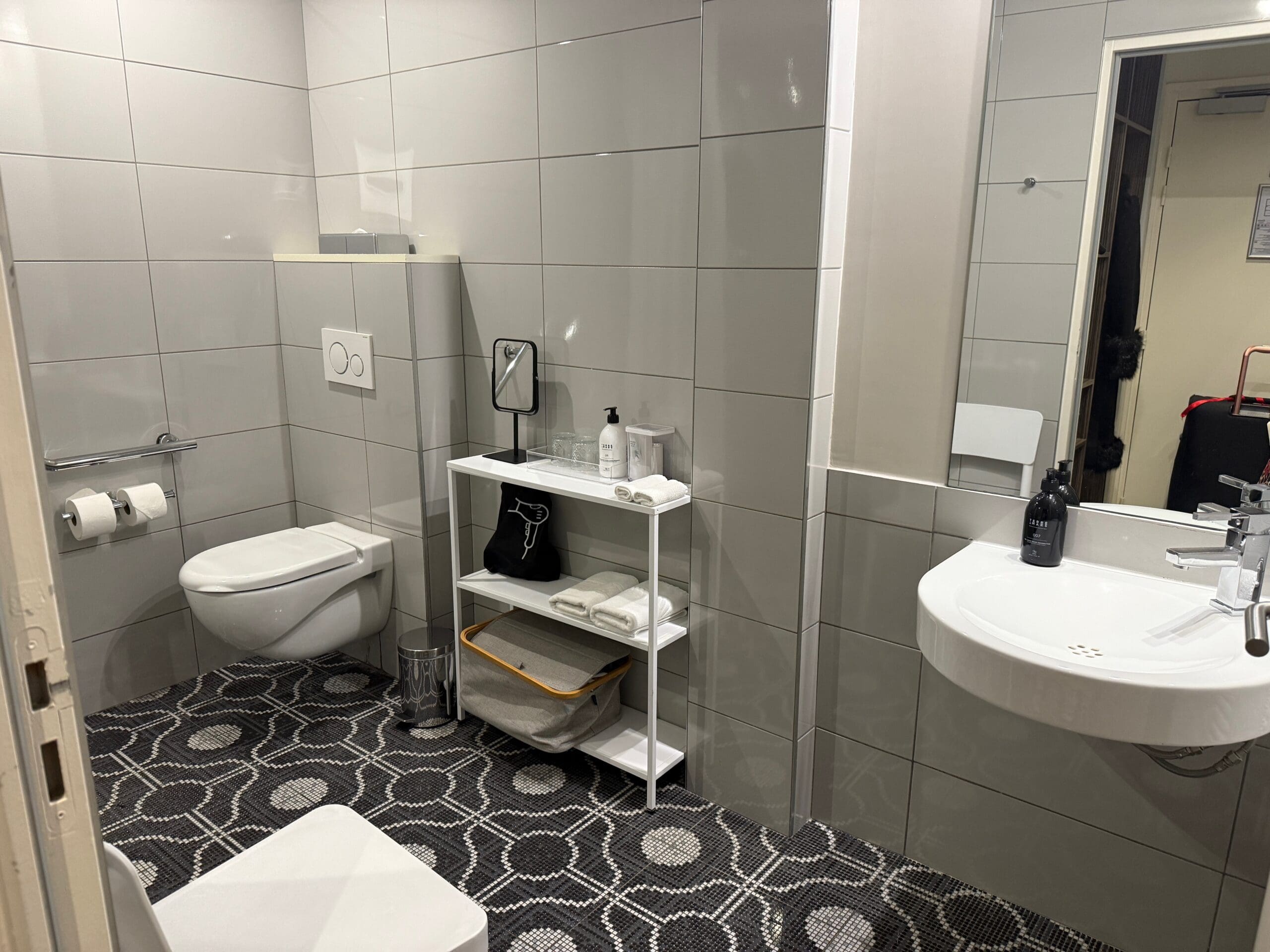 Le Basile Hotel Paris Wheelchair Accessible Room
